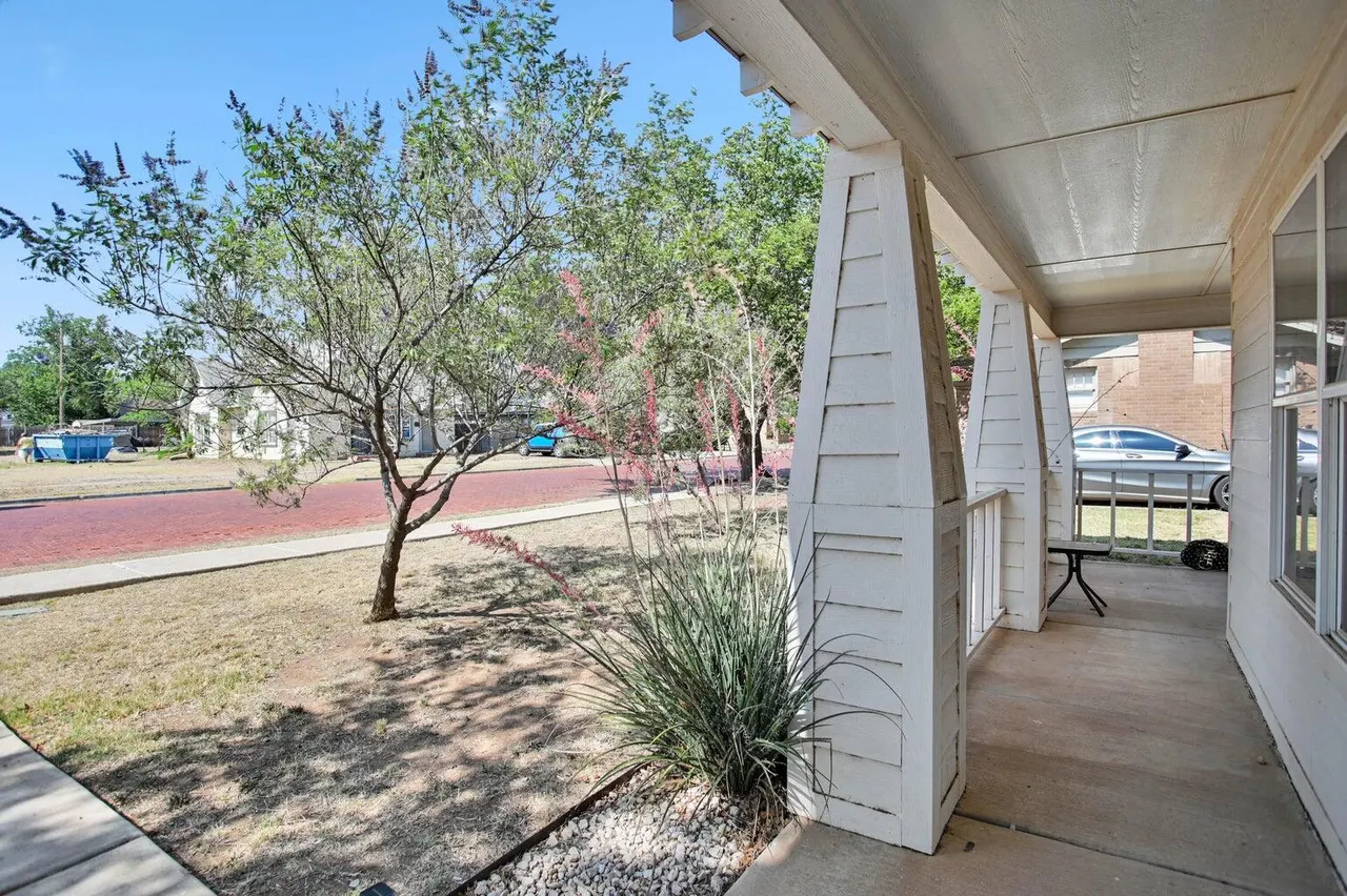 Photo 4 — 1920 16th Street, Lubbock, TX 79401