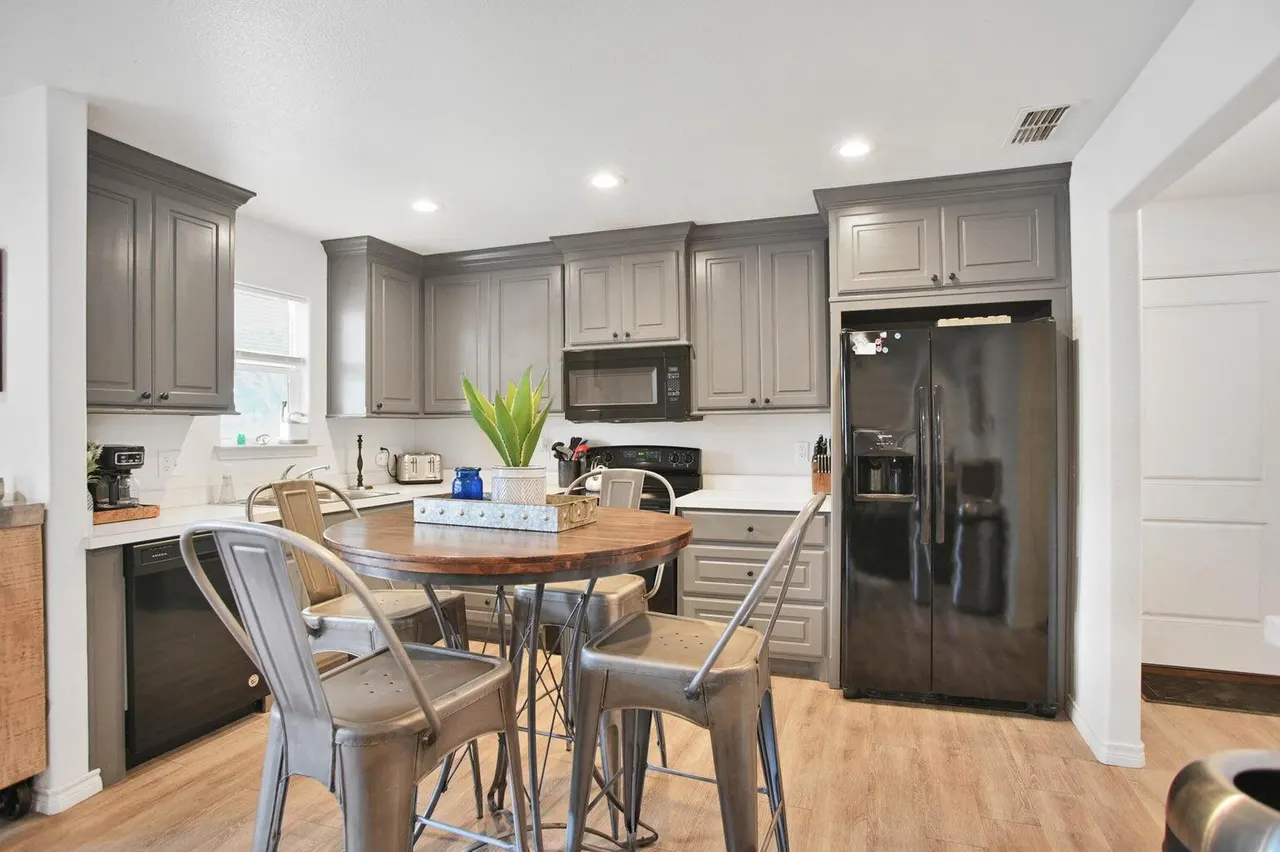 Photo 10 — 1920 16th Street, Lubbock, TX 79401
