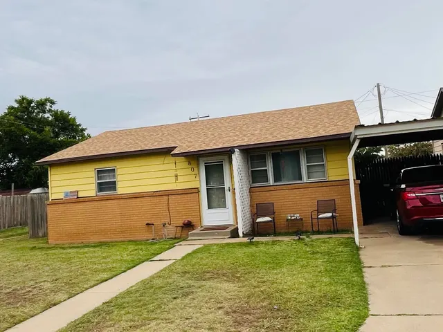 Photo 4 — 807 Avenue L, Shallowater, TX 79363