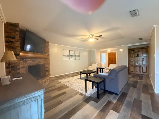 Photo 4 — 311 Douglas Street, Levelland, TX 79336