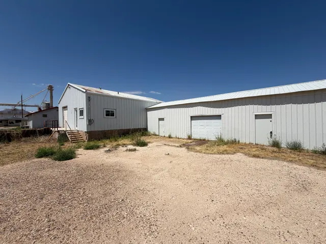 Front exterior — 1106 Railroad Avenue, Levelland, TX 79336