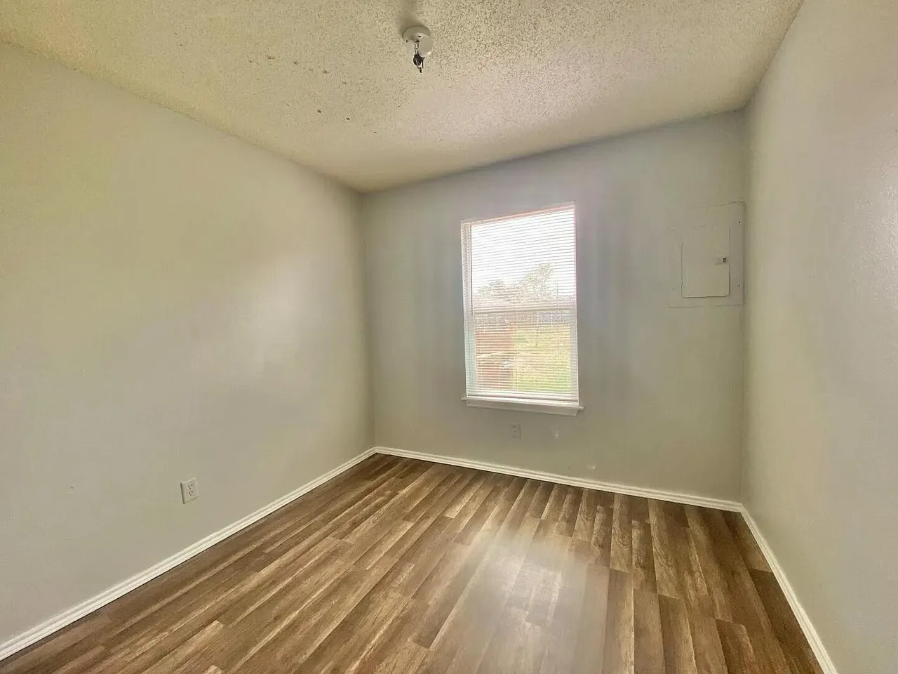 Photo 5 — 1801 38th Street, Lubbock, TX 79412