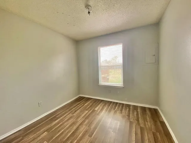 Photo 5 — 1801 38th Street, Lubbock, TX 79412