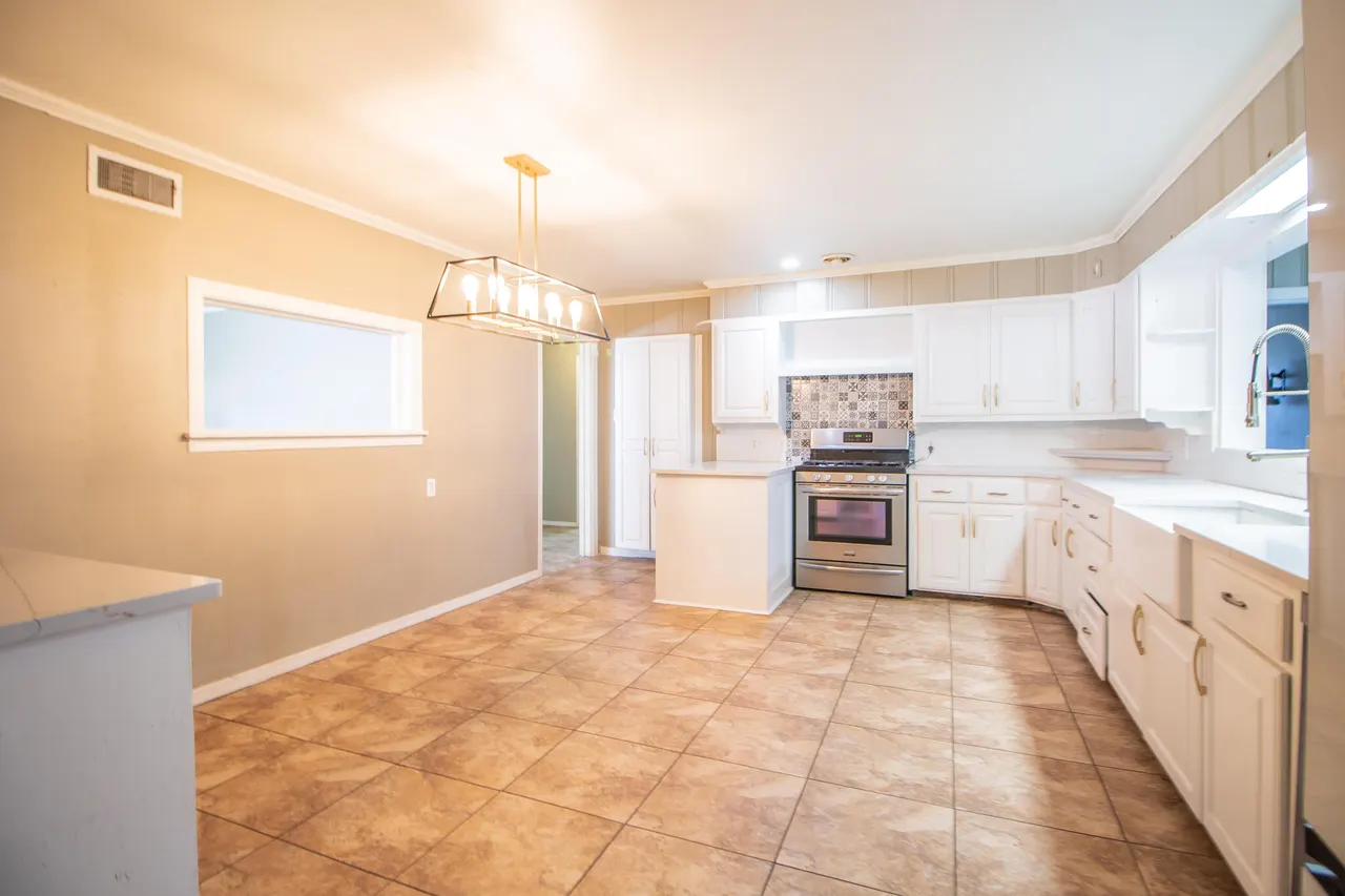 Photo 10 — 716 W Mississippi Street, Floydada, TX 79235