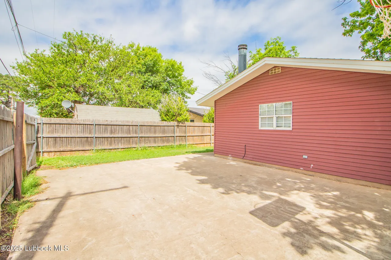 Photo 32 — 815 Cedar Street, Floydada, TX 79235