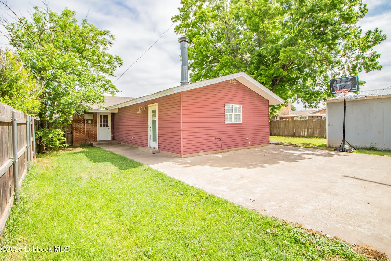 Photo 33 — 815 Cedar Street, Floydada, TX 79235