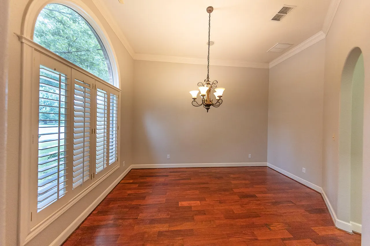 Photo 7 — 9807 Savannah Avenue, Lubbock, TX 79424