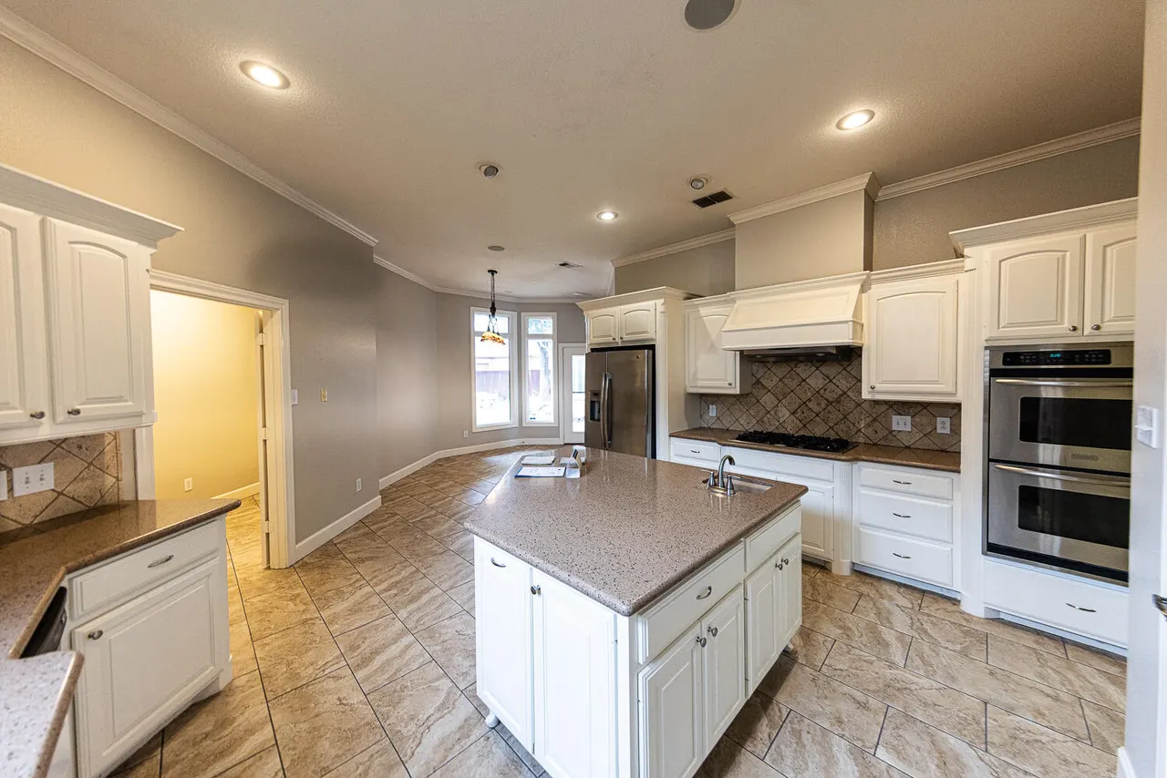 Photo 14 — 9807 Savannah Avenue, Lubbock, TX 79424