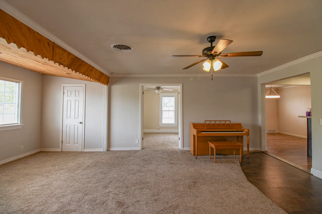 Photo 6 — 1120 Tilford Avenue, Ralls, TX 79357