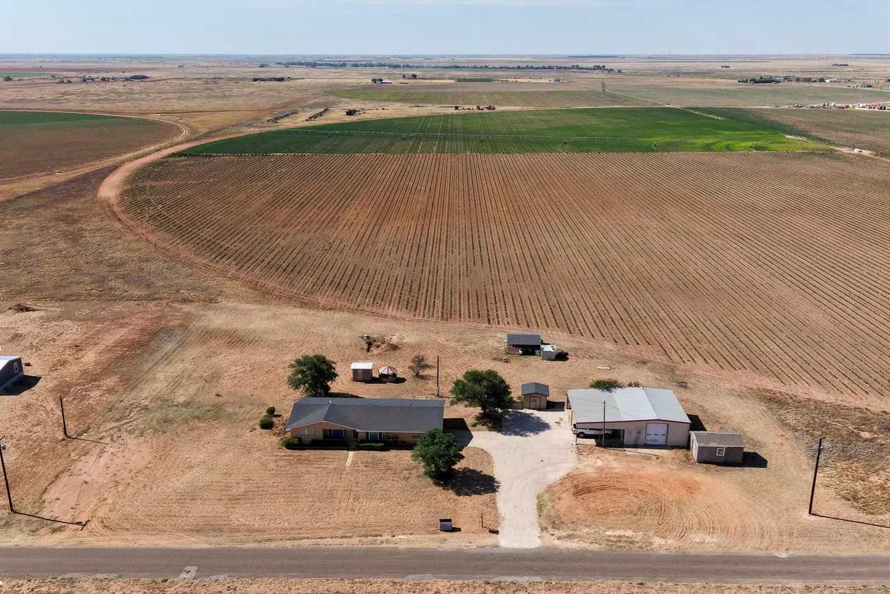 Photo 2 — 175 County Road 220, Seminole, TX 79360
