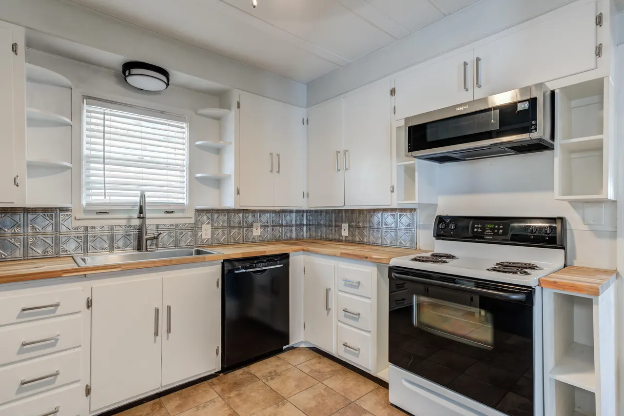 Photo 11 — 2629 24th Street, Lubbock, TX 79410