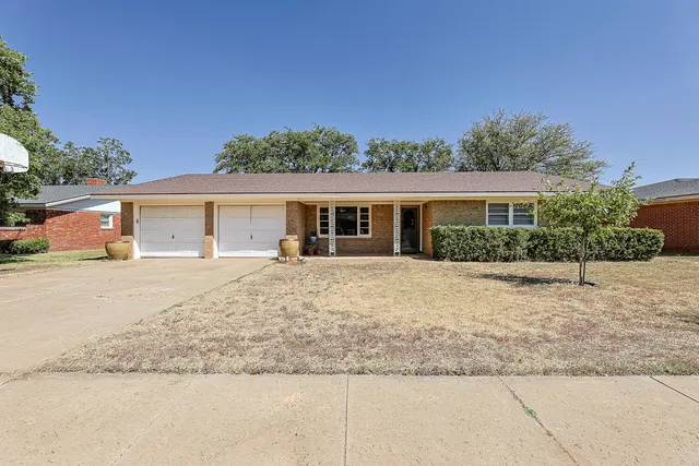 Front exterior — 1520 W Crosby Street, Slaton, TX 79364