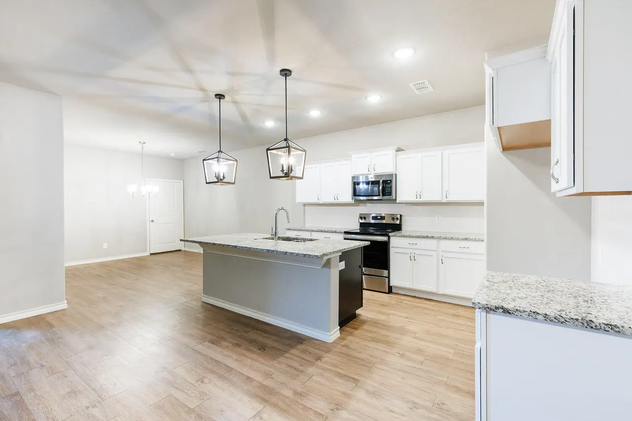 Photo 12 — 2541  137th Street, Lubbock, TX 79423