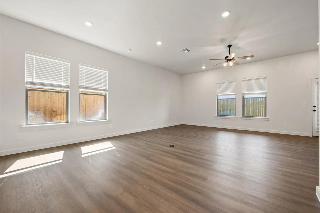 Photo 5 — 7004 53rd Street, Lubbock, TX 79407