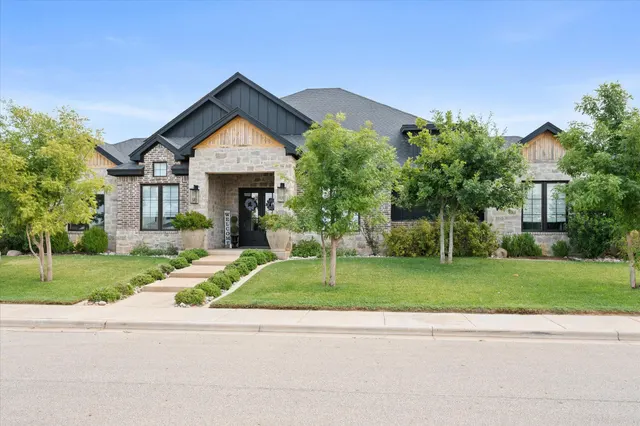 Photo 8 — 611 N 12th Street, Wolfforth, TX 79382