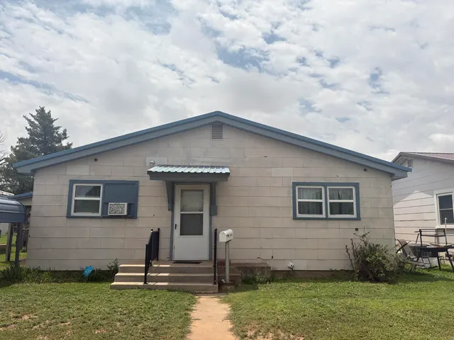 Front exterior — 1614 Lee Street, Levelland, TX 79336