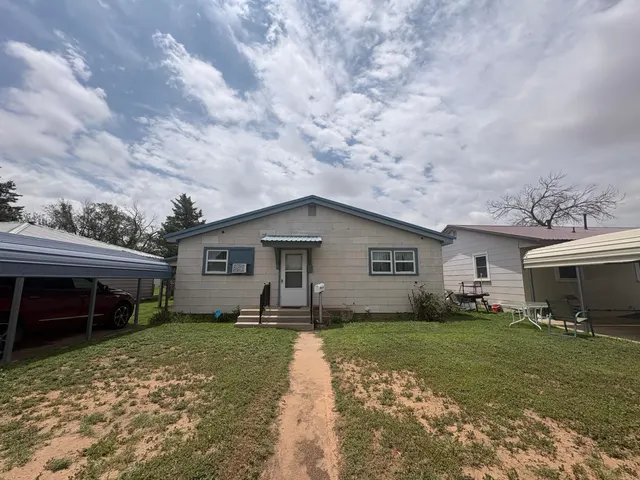 Photo 2 — 1614 Lee Street, Levelland, TX 79336