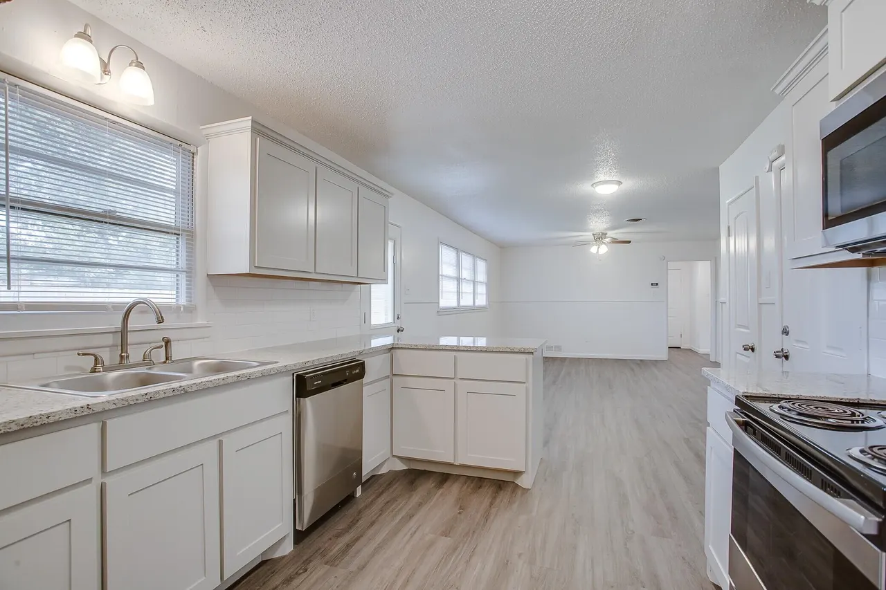 Photo 6 — 3030 57th Street, Lubbock, TX 79413