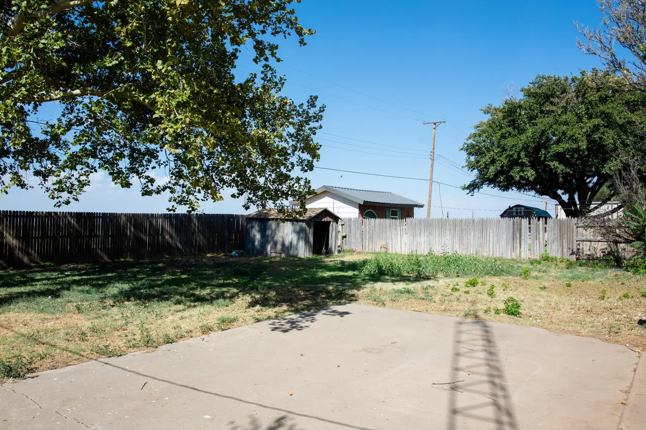 Photo 26 — 1005 NE 1st Street, Earth, TX 79031