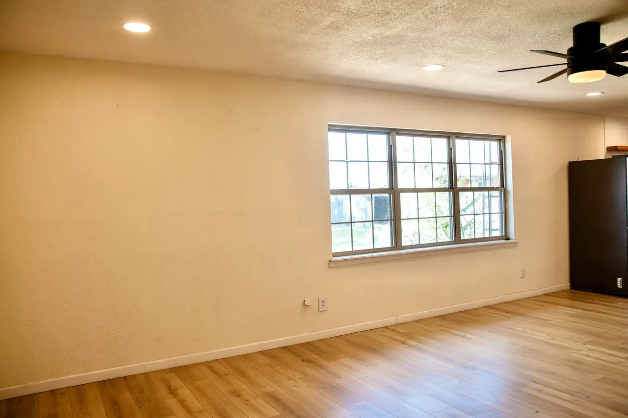 Photo 8 — 1005 NE 1st Street, Earth, TX 79031