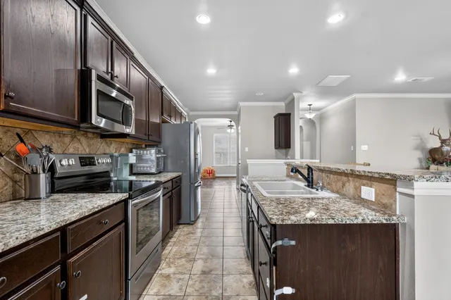 Photo 8 — 306 Hampshire Avenue, Wolfforth, TX 79382