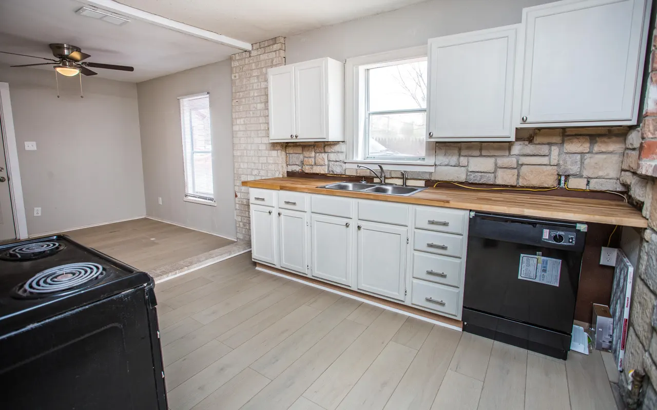 Photo 8 — 1518 25th Street, Lubbock, TX 79411