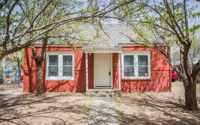 Photo 2 — 1518 25th Street, Lubbock, TX 79411