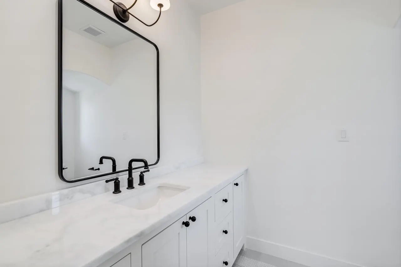 Photo 62 — 4507 19th Street #2, Lubbock, TX 79407