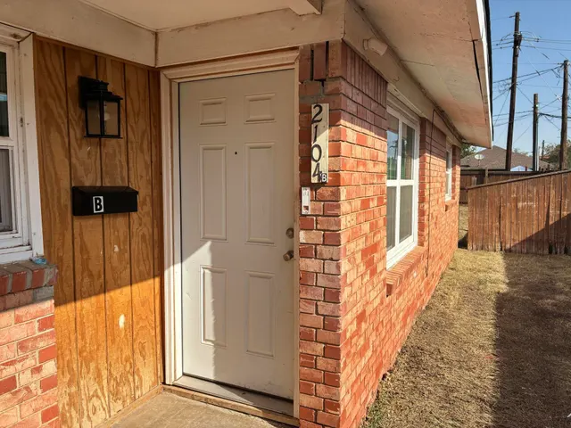 Photo 2 — 2104 22nd Street, Lubbock, TX 79411