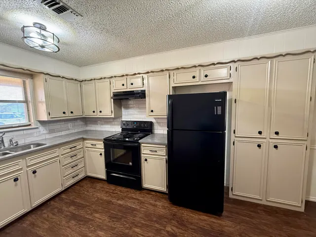 Photo 7 — 5917 14th Street, Lubbock, TX 79416
