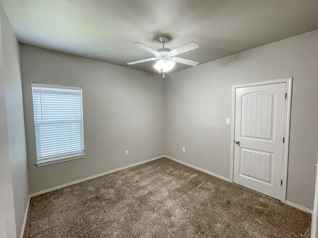 Photo 7 — 11206 Akron Avenue, Lubbock, TX 79423