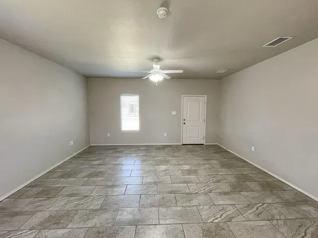 Photo 3 — 11206 Akron Avenue, Lubbock, TX 79423