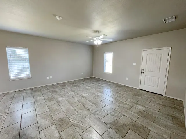 Photo 2 — 11206 Akron Avenue, Lubbock, TX 79423