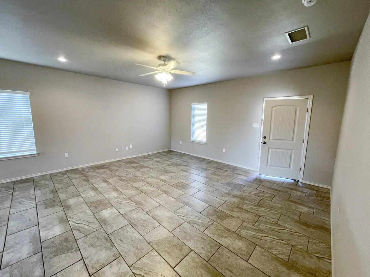 Photo 2 — 11207 Akron Avenue, Lubbock, TX 79423