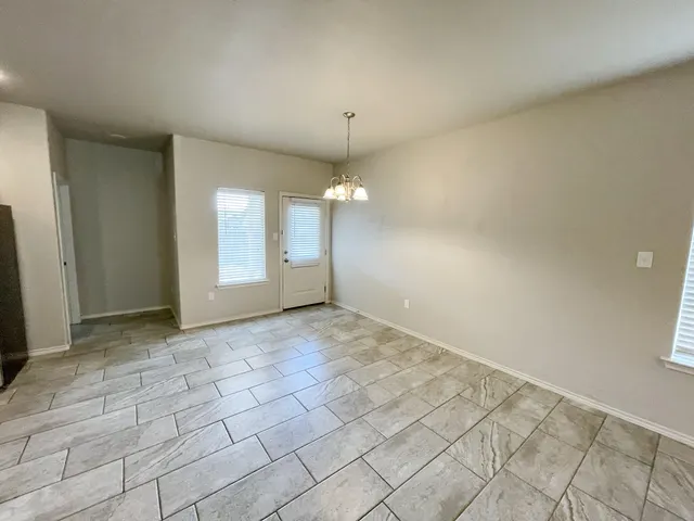 Photo 5 — 11207 Akron Avenue, Lubbock, TX 79423