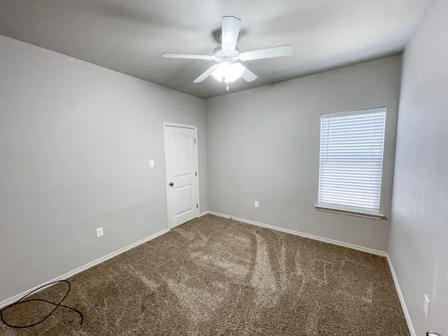 Photo 6 — 11207 Akron Avenue, Lubbock, TX 79423