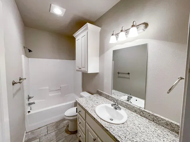 Photo 8 — 11207 Akron Avenue, Lubbock, TX 79423
