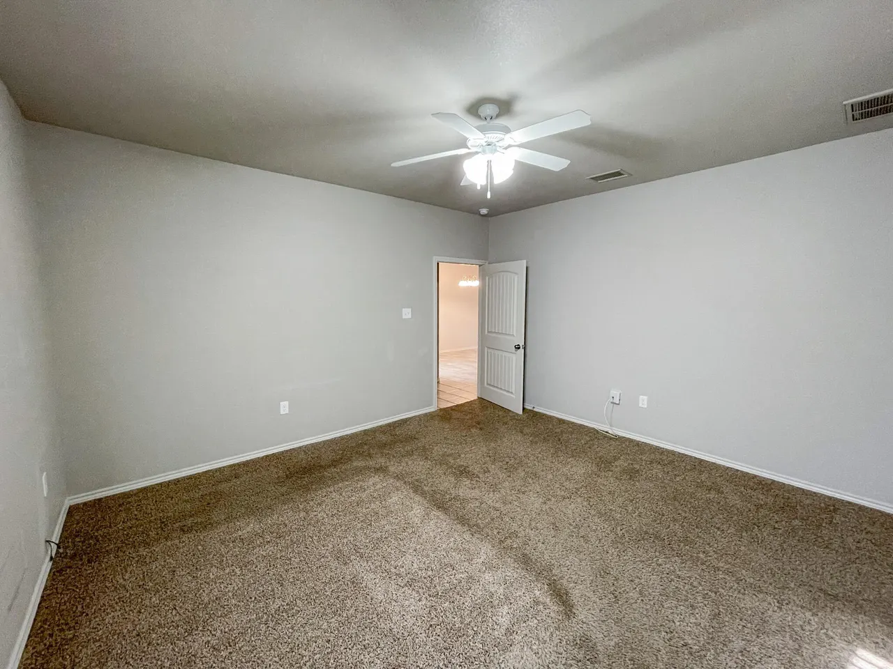 Photo 9 — 11207 Akron Avenue, Lubbock, TX 79423