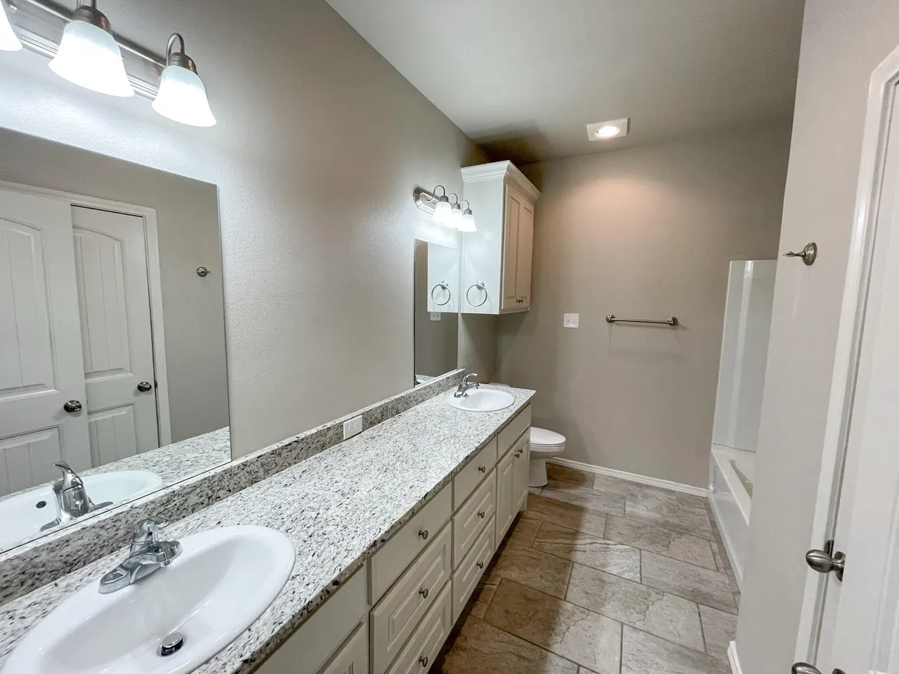 Photo 10 — 11207 Akron Avenue, Lubbock, TX 79423