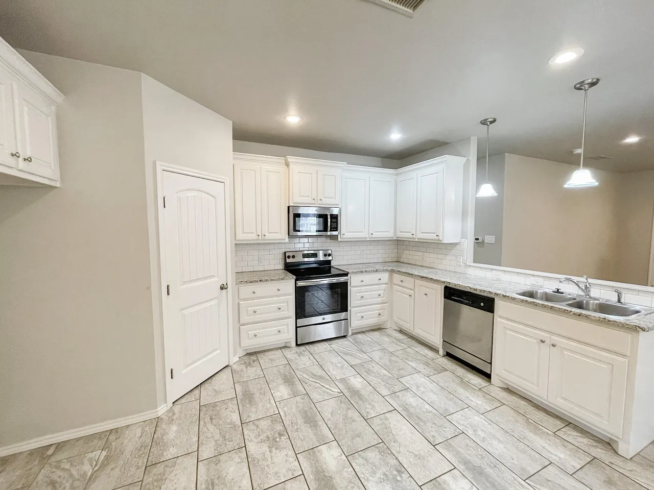 Photo 3 — 11303 Akron Avenue, Lubbock, TX 79423