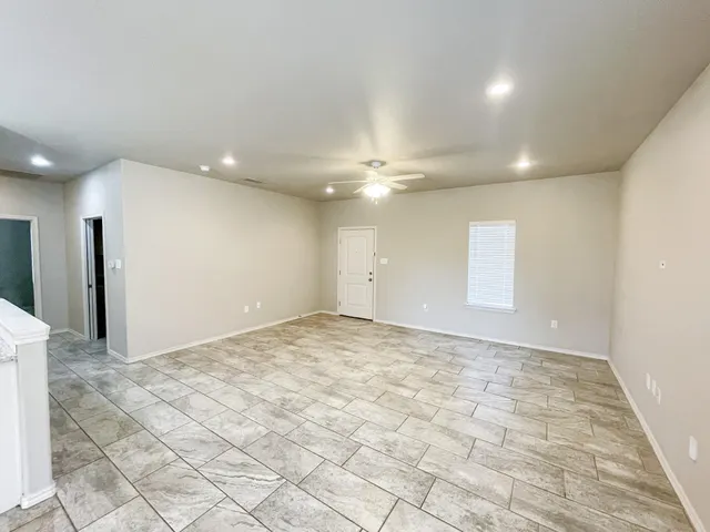 Photo 2 — 11303 Akron Avenue, Lubbock, TX 79423