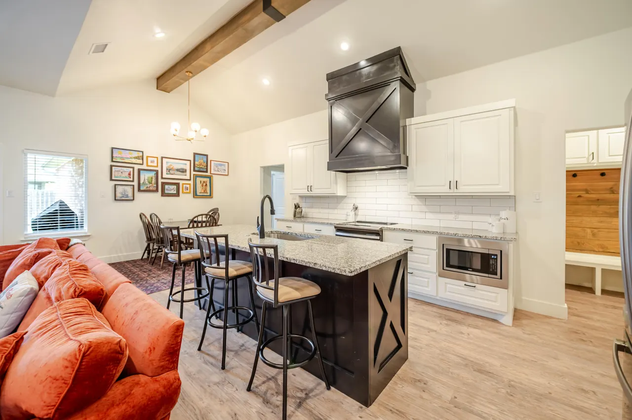 Photo 11 — 1106 N Granby Avenue, Lubbock, TX 79416