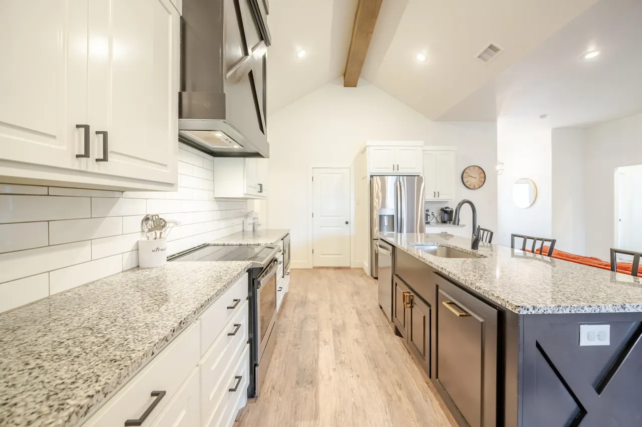 Photo 13 — 1106 N Granby Avenue, Lubbock, TX 79416