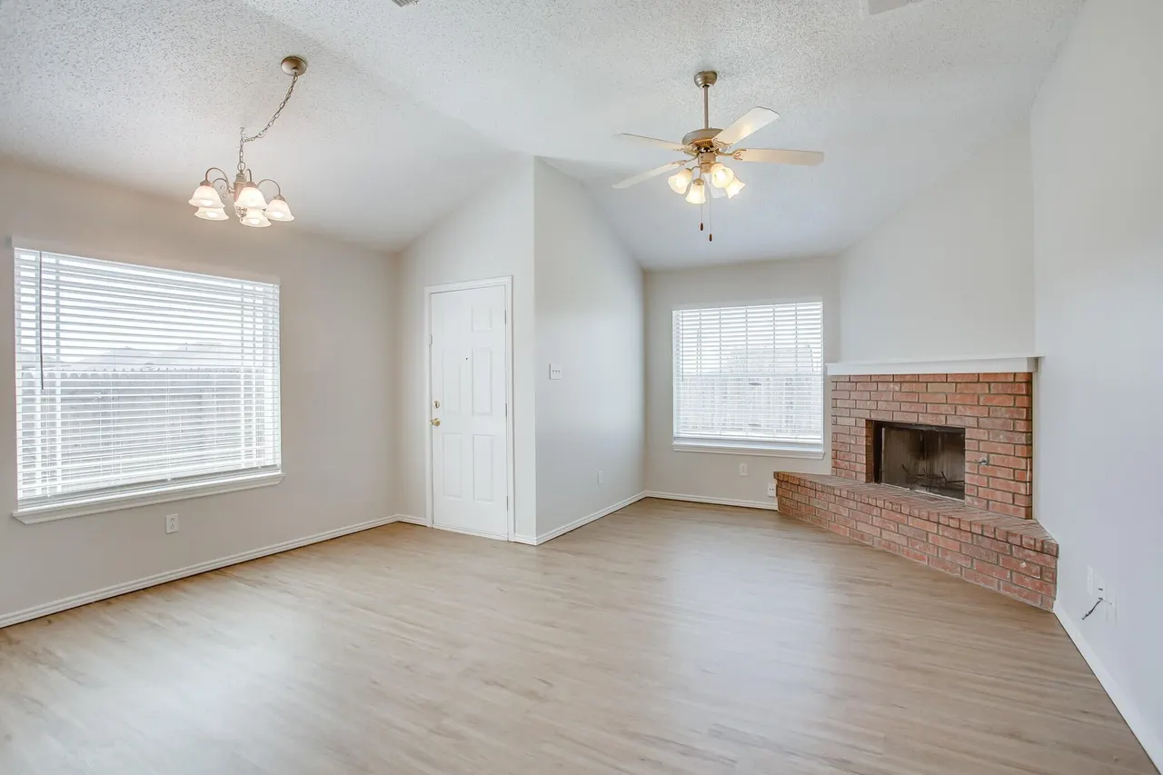 Photo 2 — 9708 Avenue U B, Lubbock, TX 79423