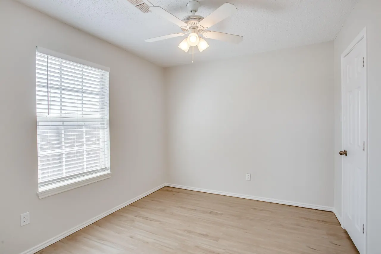 Photo 8 — 9708 Avenue U B, Lubbock, TX 79423