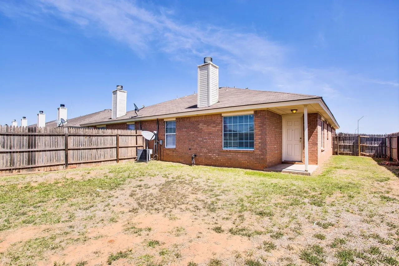 Photo 12 — 9708 Avenue U B, Lubbock, TX 79423