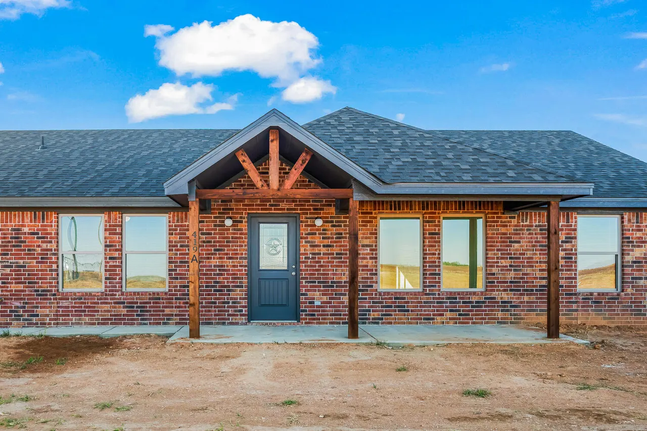 Photo 2 — 307 N F M 789 A, Slaton, TX 79364