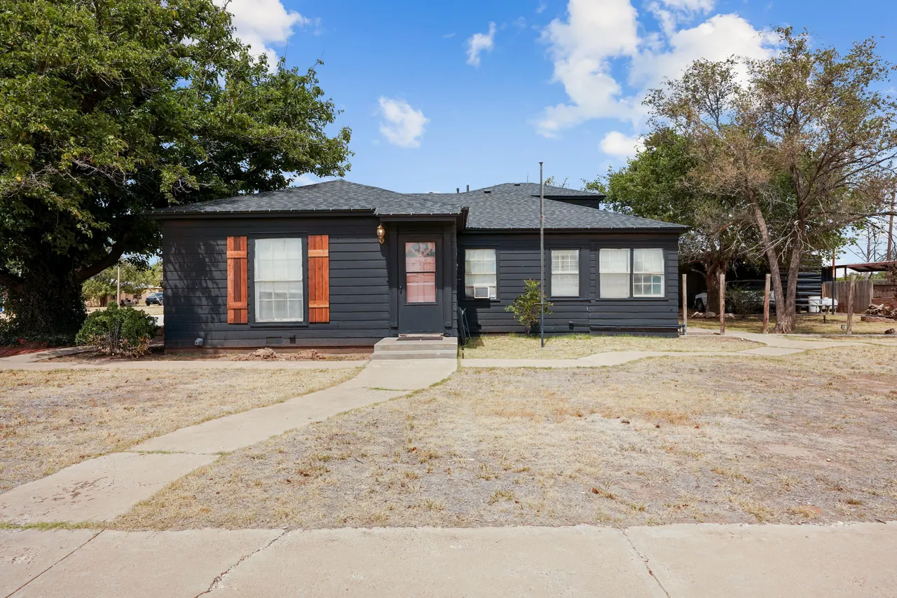 Front exterior — 101 Watts Avenue, Ralls, TX 79357