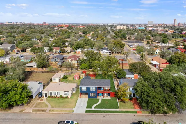 Photo 8 — 1904 28th Street, Lubbock, TX 79411