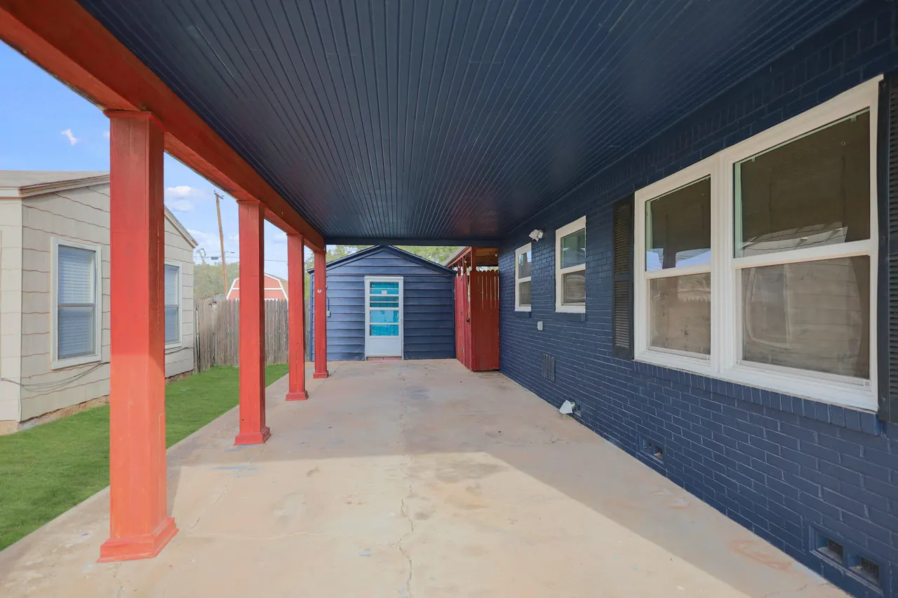 Photo 17 — 1904 28th Street, Lubbock, TX 79411